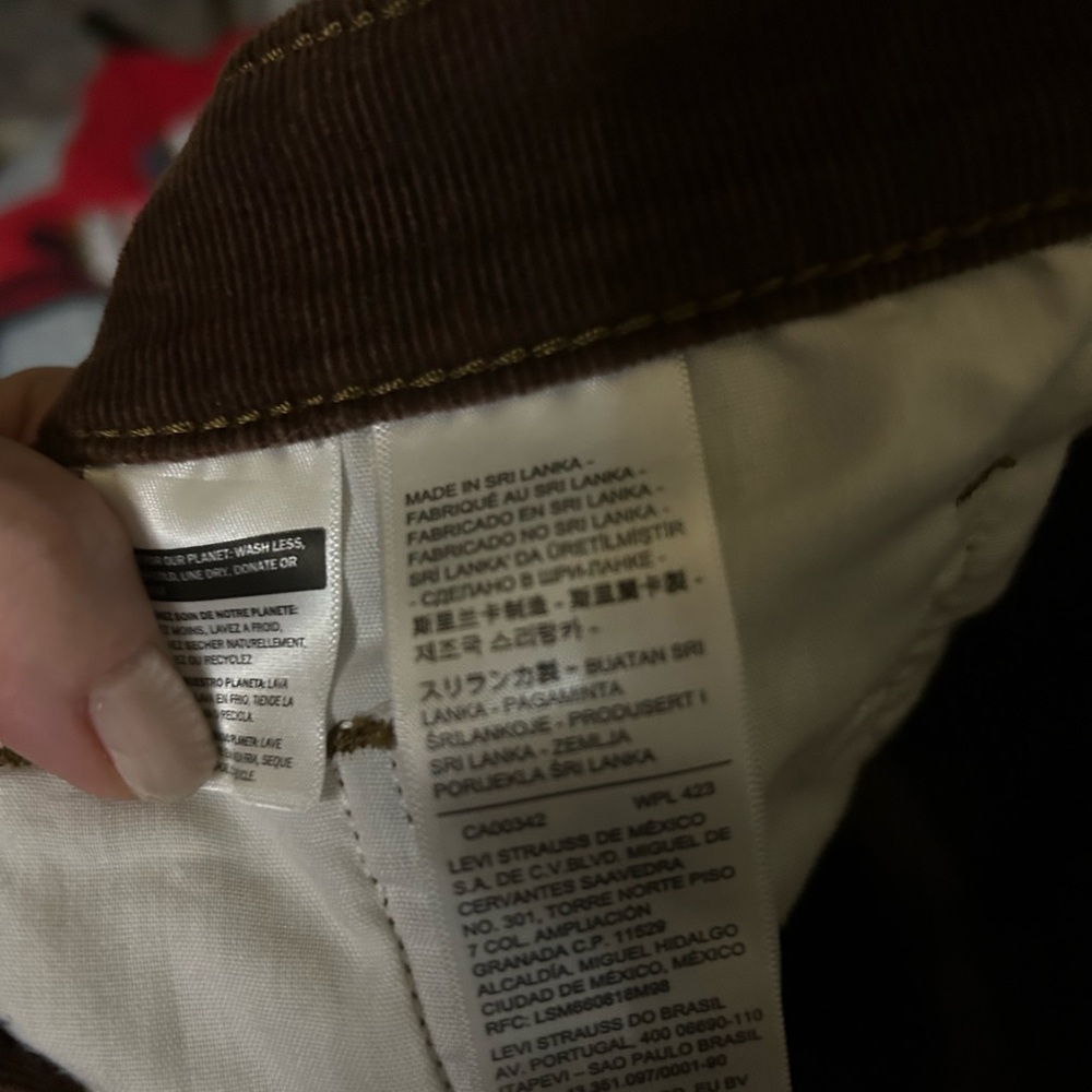 Women’s Levi's deep Brown Corduroy jeans. High waist. Size 32 w/stretch. - Picture 6 of 8
